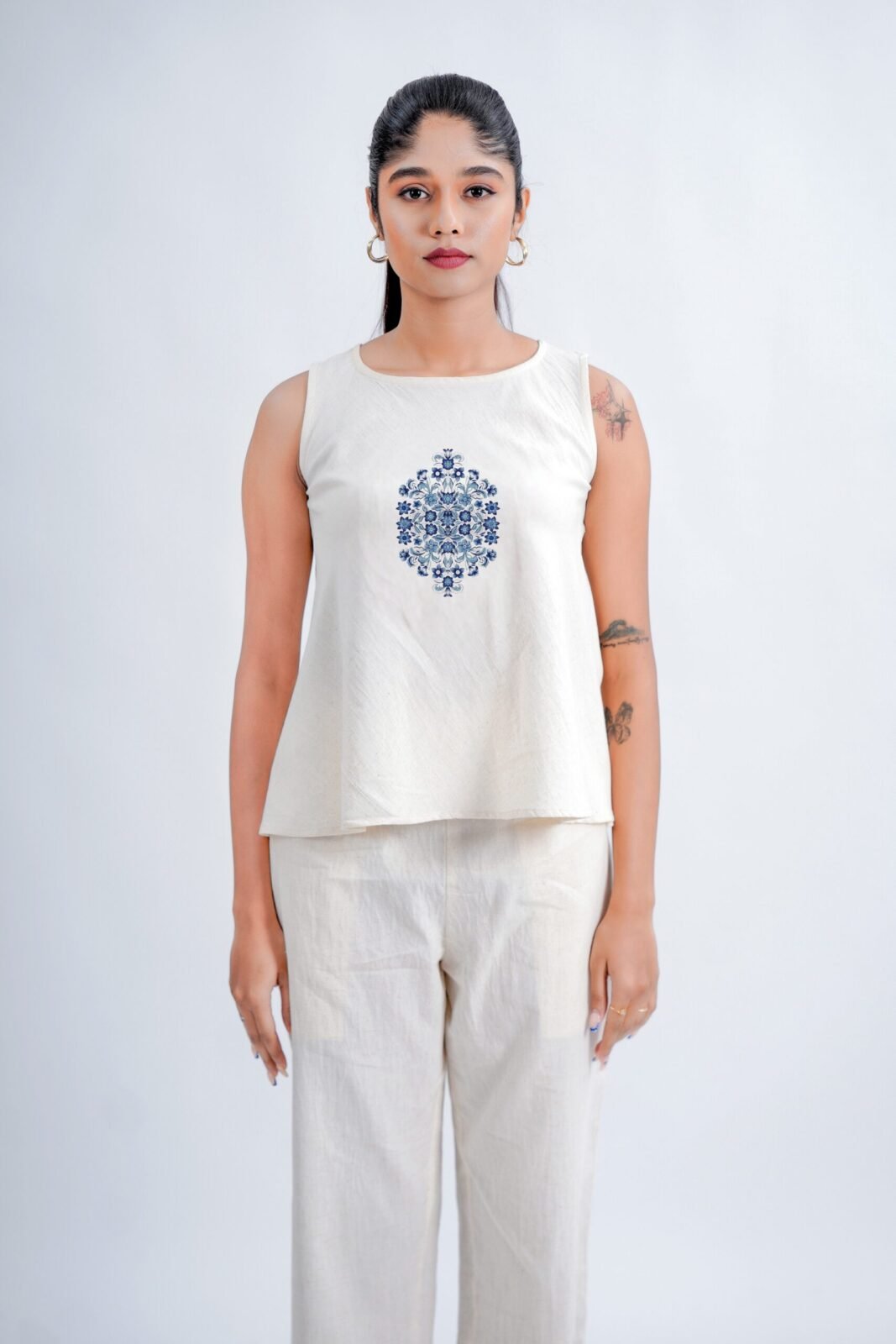 LINEN COTTON SHORT TOP WITH INDIGO FLORAL MOTIF