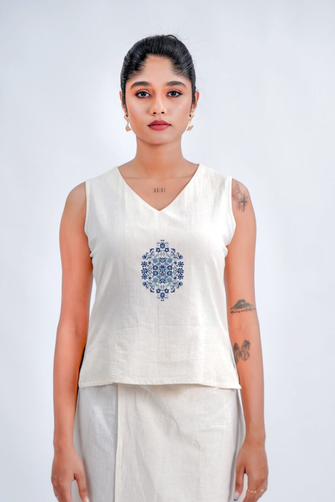LINEN COTTON SHORT TOP V NECK WITH INDIGO FLORAL MOTIF