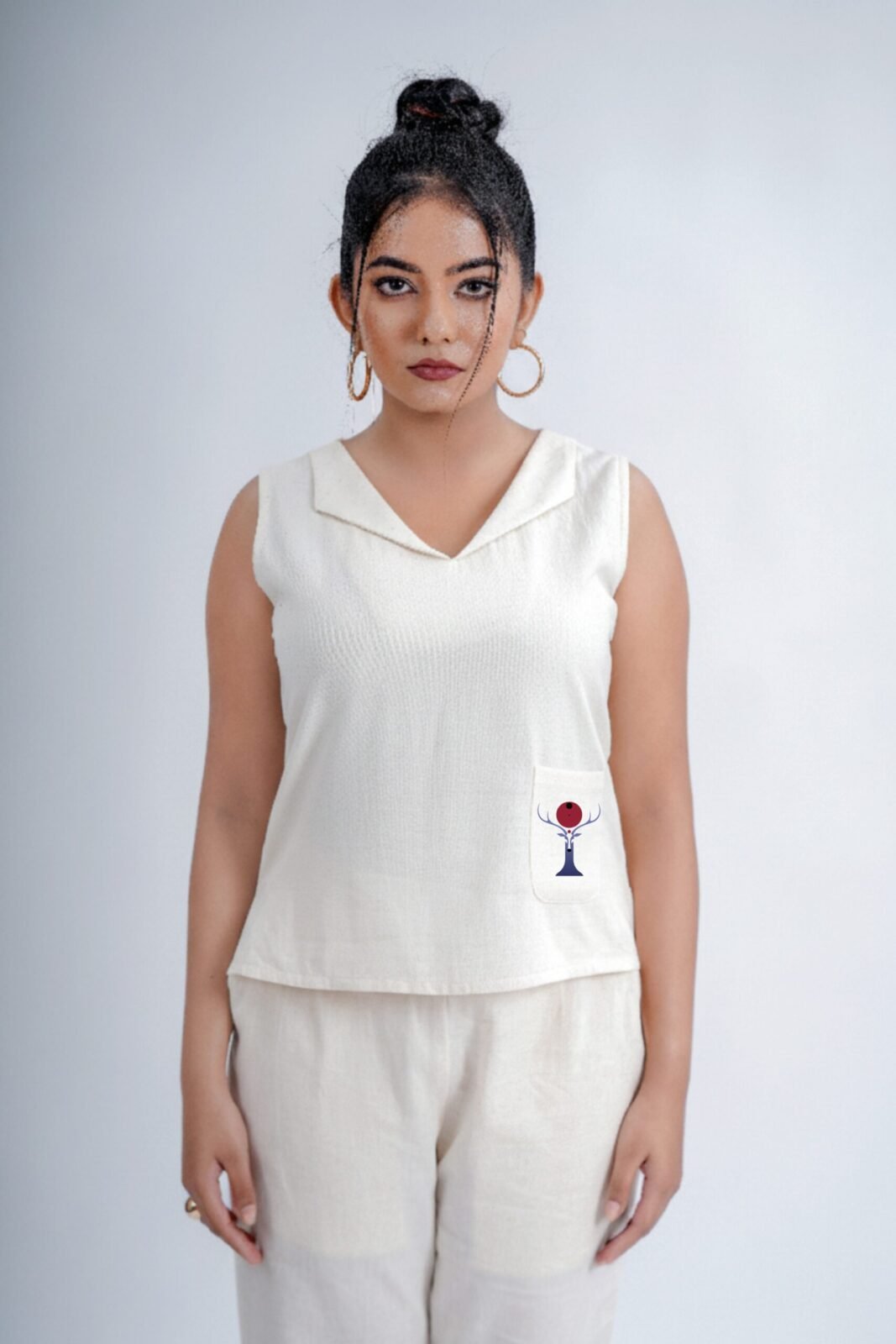 LINEN COTTON SHORT TOP NOTCHED COLLAR WITH RED MOON DEER MOTIF