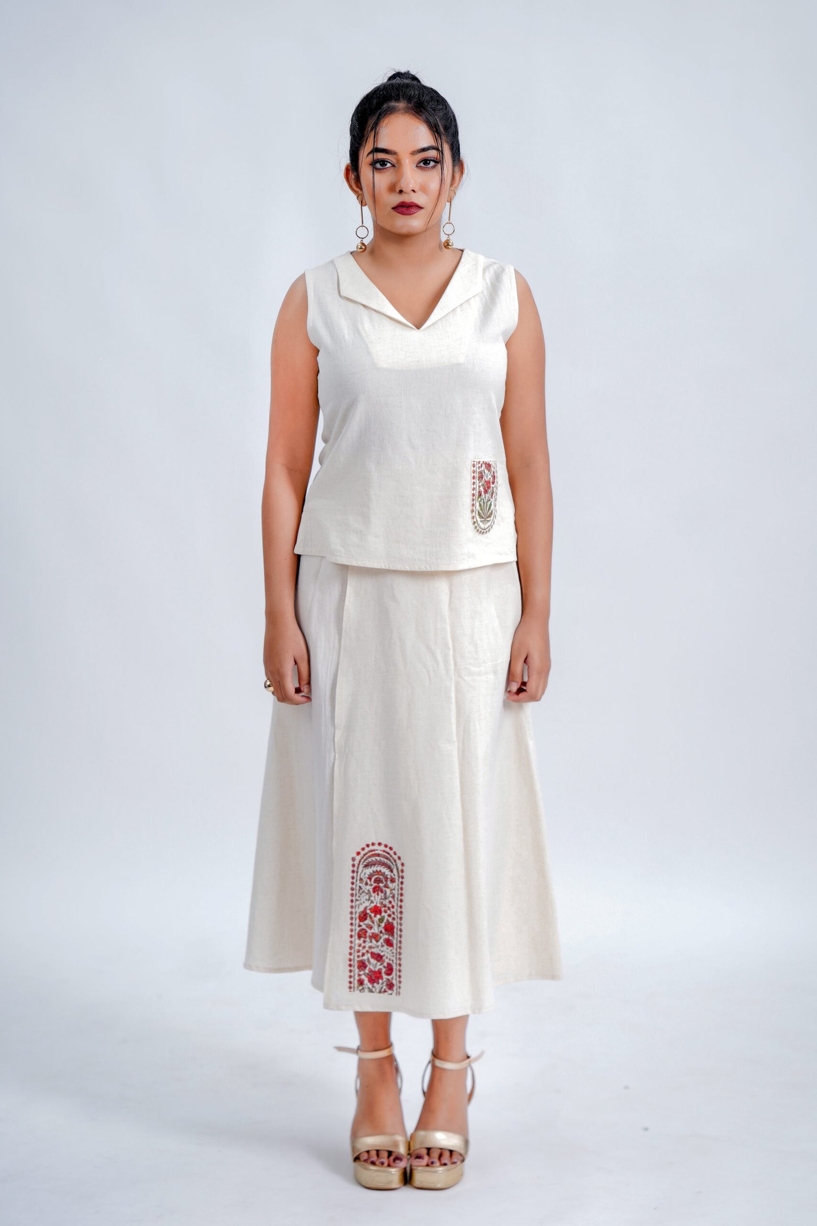 LINEN COTTON SHORT TOP NOTCHED COLLAR WITH RED ARK MOTIF cpf